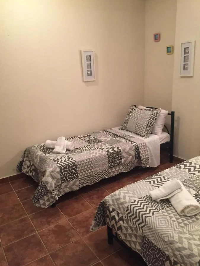 Agia Triada Rooms ホステル アギア・トリアダ
